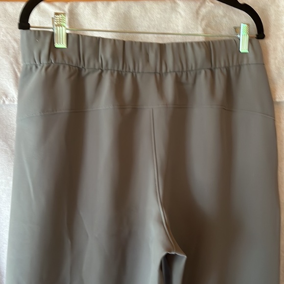 Lulu lemon size 10 Olive joggers - Picture 2 of 4